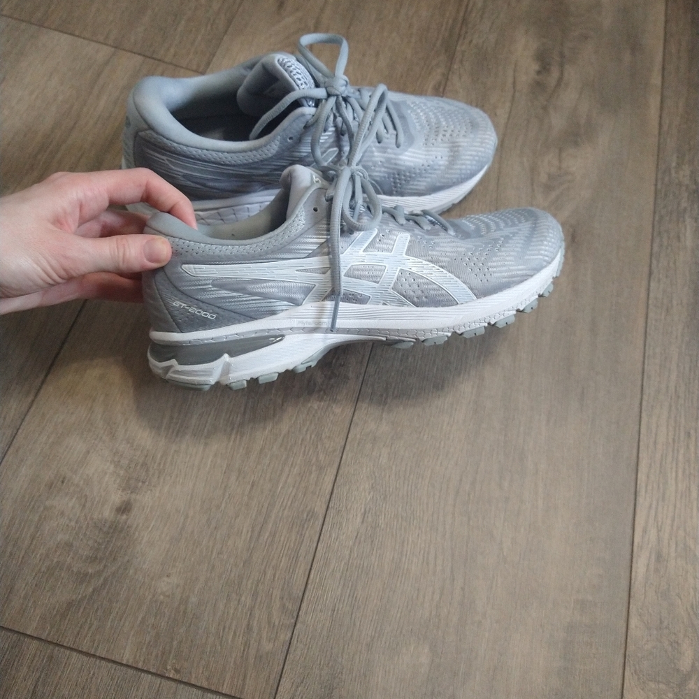 Women's Asics GT 2000 8 running shoes